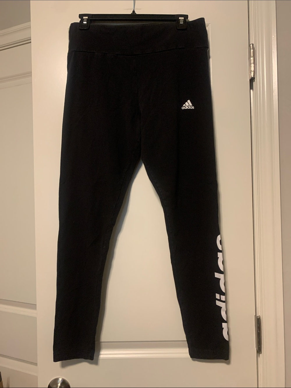 Adidas Black Cotton Leggings Sz L, 28 inch
Fair Condition, wash wear throughout